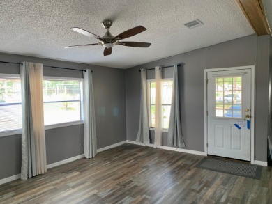 Charming 2 bedroom, 2 bath, 1989 double-wide mobile home is - photo 4