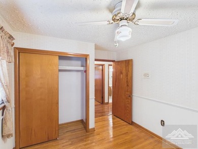 Welcome to this spacious and well maintained brick ranch home - photo 25