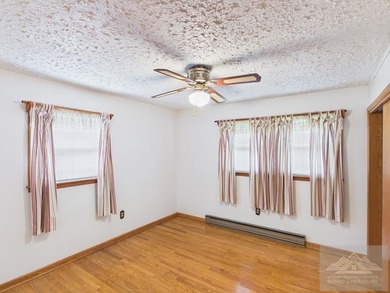 Welcome to this spacious and well maintained brick ranch home - photo 26