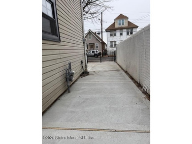 Welcome to 133 Northfield Ave Semi-attached house Bright and - photo 31