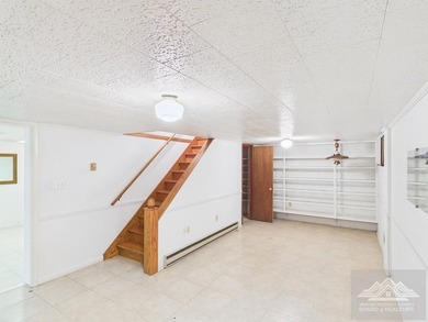 Welcome to this spacious and well maintained brick ranch home - photo 38