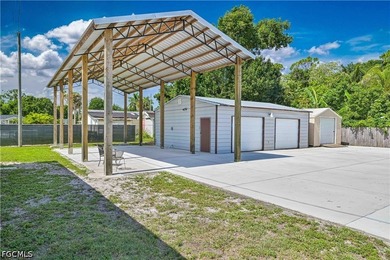 Must-See North Fort Myers Estate on nearly a Half Acre! Gorgeous - photo 12