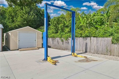 Must-See North Fort Myers Estate on nearly a Half Acre! Gorgeous - photo 16