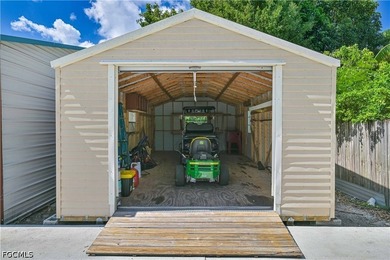 Must-See North Fort Myers Estate on nearly a Half Acre! Gorgeous - photo 17