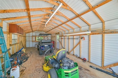 Must-See North Fort Myers Estate on nearly a Half Acre! Gorgeous - photo 18