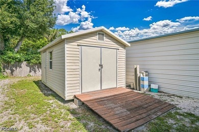 Must-See North Fort Myers Estate on nearly a Half Acre! Gorgeous - photo 19