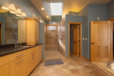 Experience luxury lake living at this incredible 4 bedroom, 4 - photo 19