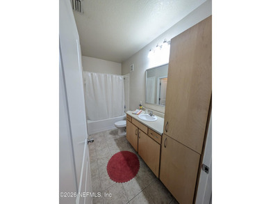 Very nice 3/bed/2 bath condo on second floor. Living/Dining room - photo 21