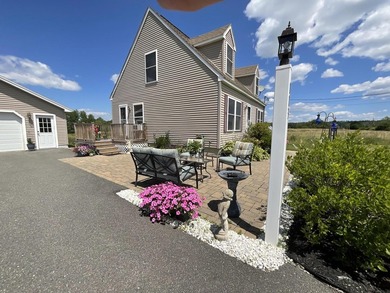 Welcome home to this adorable, move-in ready Cape that perfectly - photo 4