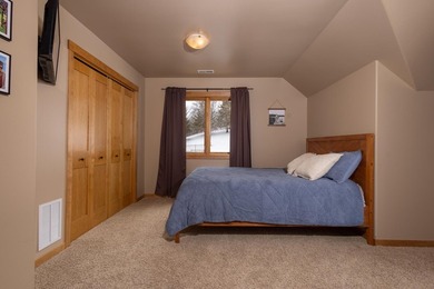 Experience luxury lake living at this incredible 4 bedroom, 4 - photo 37