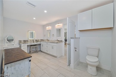 Must-See North Fort Myers Estate on nearly a Half Acre! Gorgeous - photo 40