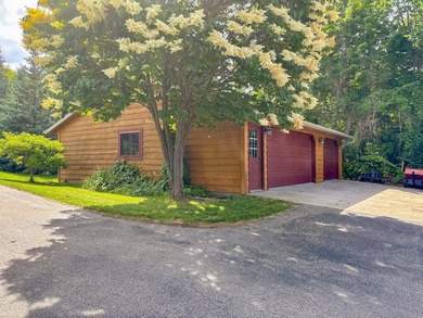 Experience luxury lake living at this incredible 4 bedroom, 4 - photo 48