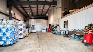 Great commercial building boasting over 4,475 square feet of - photo 15