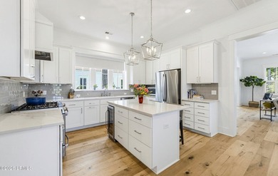 Built in 2021 by Artisan Custom Homes, this beautiful 3-bedroom - photo 16