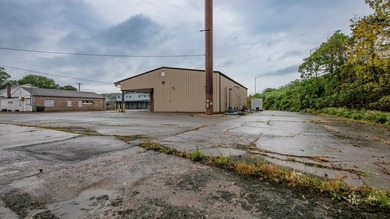 Great commercial building boasting over 4,475 square feet of - photo 16