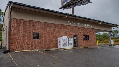 Great commercial building boasting over 4,475 square feet of - photo 17