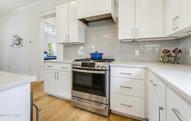 Built in 2021 by Artisan Custom Homes, this beautiful 3-bedroom - photo 18