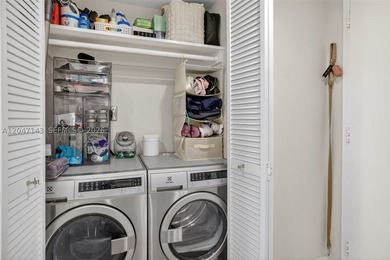 Mesmerizing views from this FULLY RENOVATED corner unit with - photo 23
