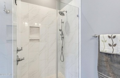 Built in 2021 by Artisan Custom Homes, this beautiful 3-bedroom - photo 31