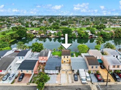 Lake Townhome/Townhouse For Sale in Hialeah, Florida