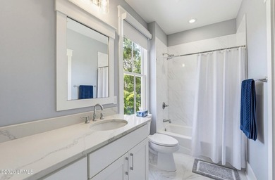 Built in 2021 by Artisan Custom Homes, this beautiful 3-bedroom - photo 41
