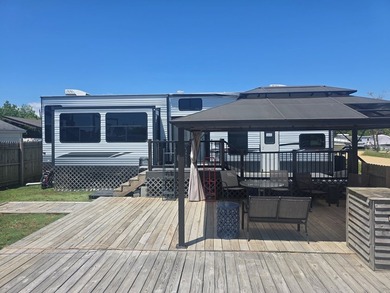 LOOKING FOR A ISLAND GET AWAY? This Trailer might be what you're - photo 3
