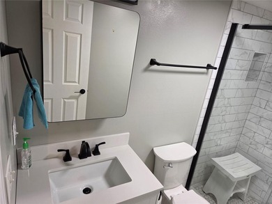 Welcome to Cambridge House! This beautifully updated 1-bedroom - photo 14