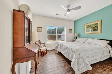 Welcome to this charming 3-bedroom, 2.5-bathroom townhome - photo 26