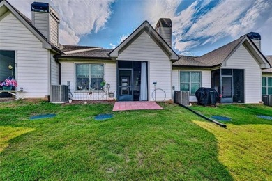Welcome to this charming 3-bedroom, 2.5-bathroom townhome - photo 36