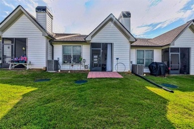 Welcome to this charming 3-bedroom, 2.5-bathroom townhome - photo 39
