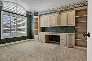 Beautiful two-story home with stunning red rock mountain views! - photo 4