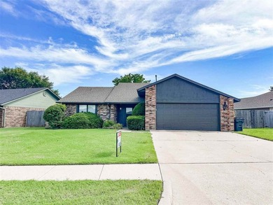 Charming home in Willow Creek Addition! This property features 3 - photo 1