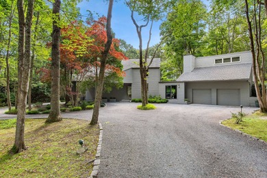 Situated at the end of a cul-de-sac street, this - photo 4