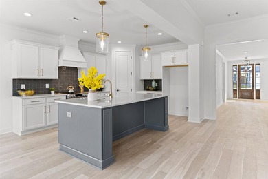 Designed for today's lifestyle, this spacious open floor plan - photo 9