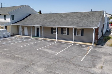 Commercial building at the entrance to Cape Charles. Great - photo 1