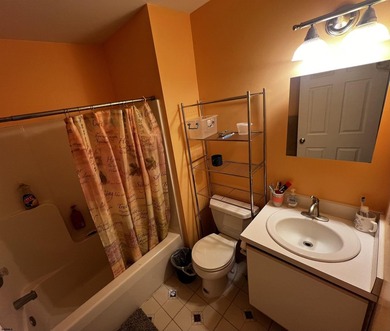 Spacious Townhouse Just 2 Blocks from the Beach & Boardwalk in - photo 11