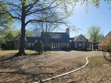 LAKE EUFAULA PARADISE AWAITS! This extraordinary custom - photo 24