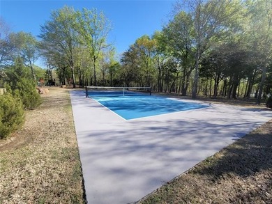 LAKE EUFAULA PARADISE AWAITS! This extraordinary custom - photo 33