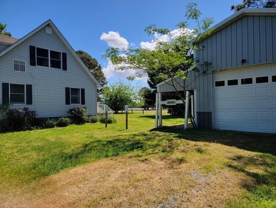 Secluded Bayfront Oasis with Dock, Big Corner Lot, deep water - photo 2