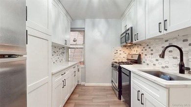 Welcome home to this charming Jr 4, 2-bedroom residence offering - photo 8