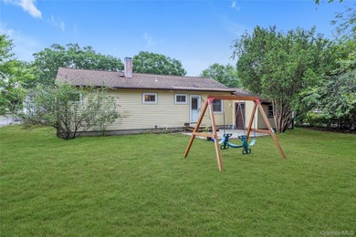 Welcome to this charming three-bedroom, one-bath home, perfectly - photo 16