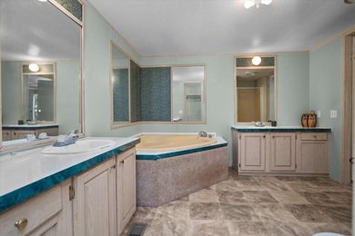 Discover the perfect getaway with this 3 bedroom, 2 bathroom - photo 19