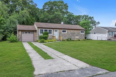 Welcome to this charming three-bedroom, one-bath home, perfectly - photo 20