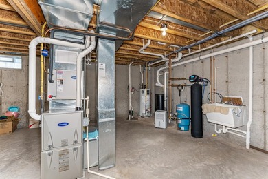 Quality-built and exceptionally maintained, this 3-bedroom - photo 33