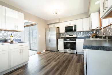 Just Listed in South Milwaukee! Fall in love with this - photo 5