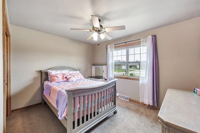 This beautifully maintained home shows pride of ownership - photo 11