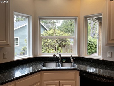 Welcome to this beautifully maintained 3-bedroom, 2.5-bath home - photo 18
