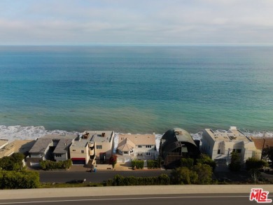 This picture-perfect, East Coast-style oceanfront estate in the - photo 2