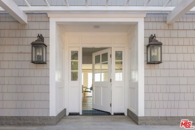 This picture-perfect, East Coast-style oceanfront estate in the - photo 4