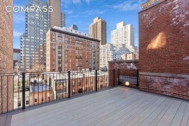 **Sophisticated Brownstone Two bedroom Co-op Apartment with - photo 3